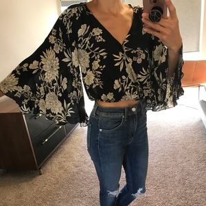 AMUSE SOCIETY BLACK FLORAL PRINT CROP TOP - XS